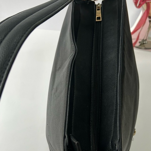 Elegant Black Faux Leather Shoulder Bag - Picture 12 of 13